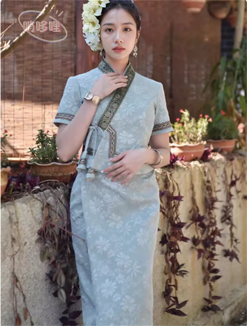 

Yunnan daily simple Dai ethnic clothing women's short sleeved top with tie up tube skirt casual suit