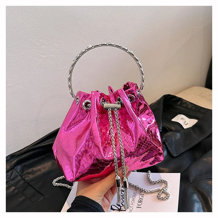 

Trendy Tassel Bucket Tote Handbags and Purses Women Shoulder Crossbody Bags 2024 New Vegan Leather Ladies Evening Clutches Bag