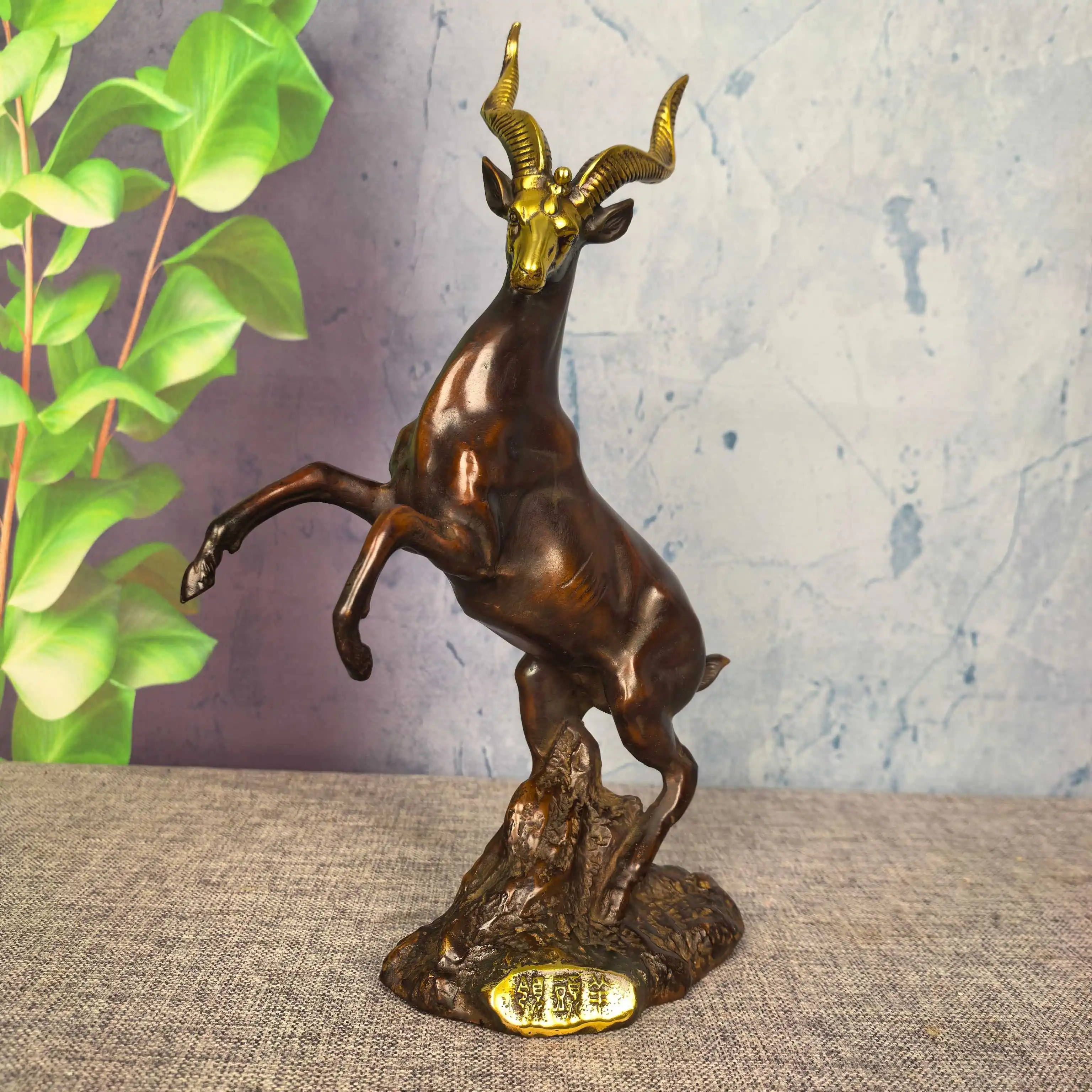 Old Brass Gilded bellwether Goat statue moral Leader Boss desktop screen Amass wealth Ornaments Town house