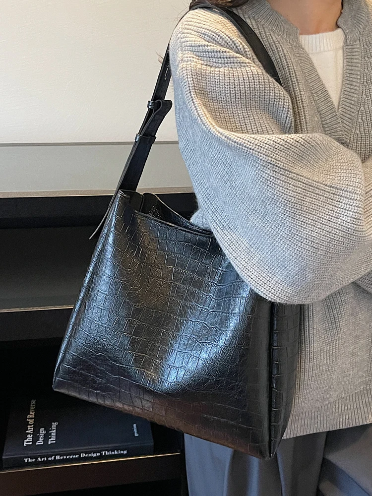 

Высококачественная женская повседневная сумка-тоут через плечо, большая вместительная сумка в стиле ретро для поездок на работу, осенне-зимняя новинка в корейском стиле