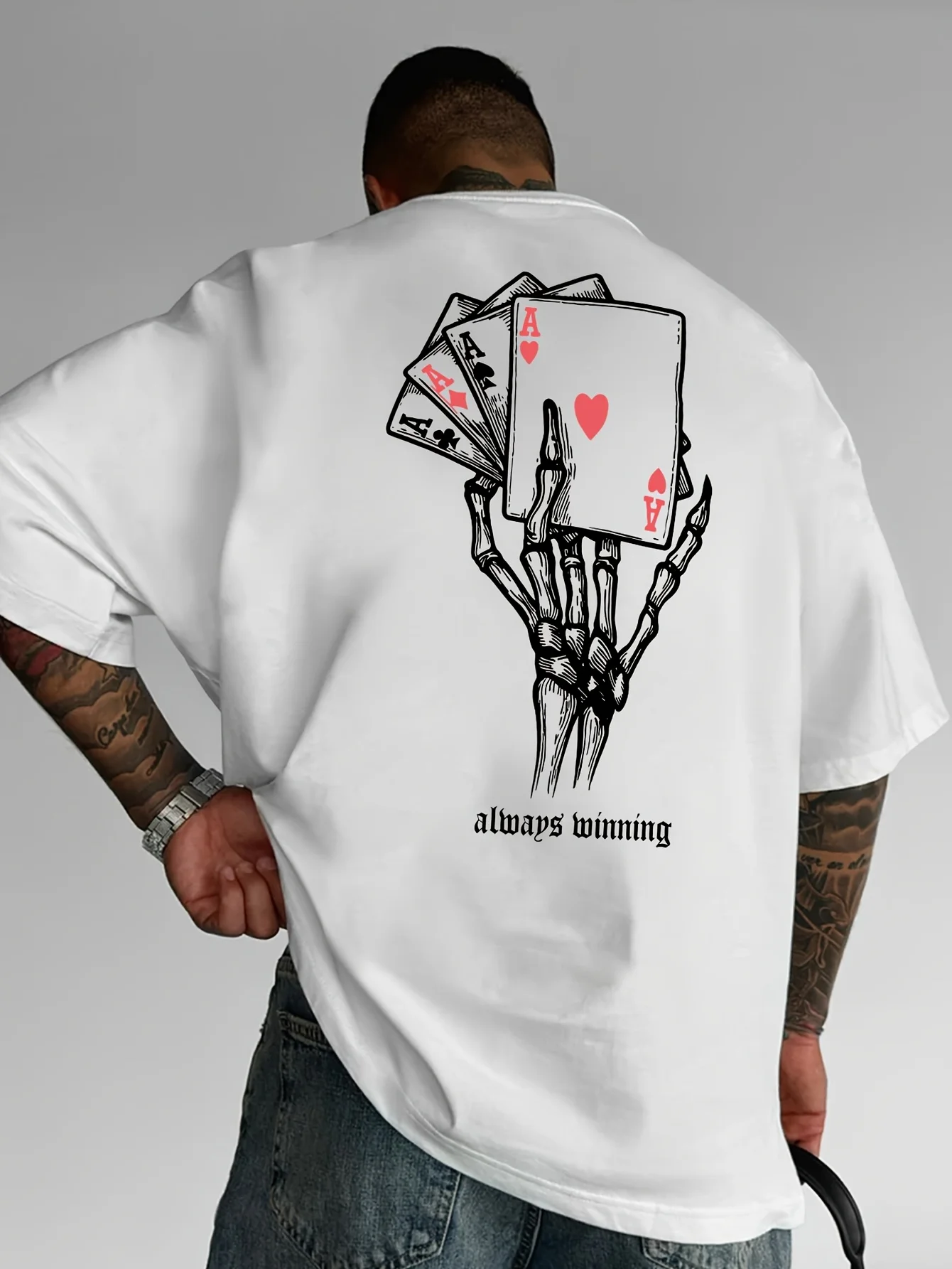 تي شيرت كاجوال برسومات جرافيك للرجال - تصميم Ace of Spades" بتصميم Ace of Spades، تي شيرت أسود مع بطاقة بيضاء توضيحية للصيف