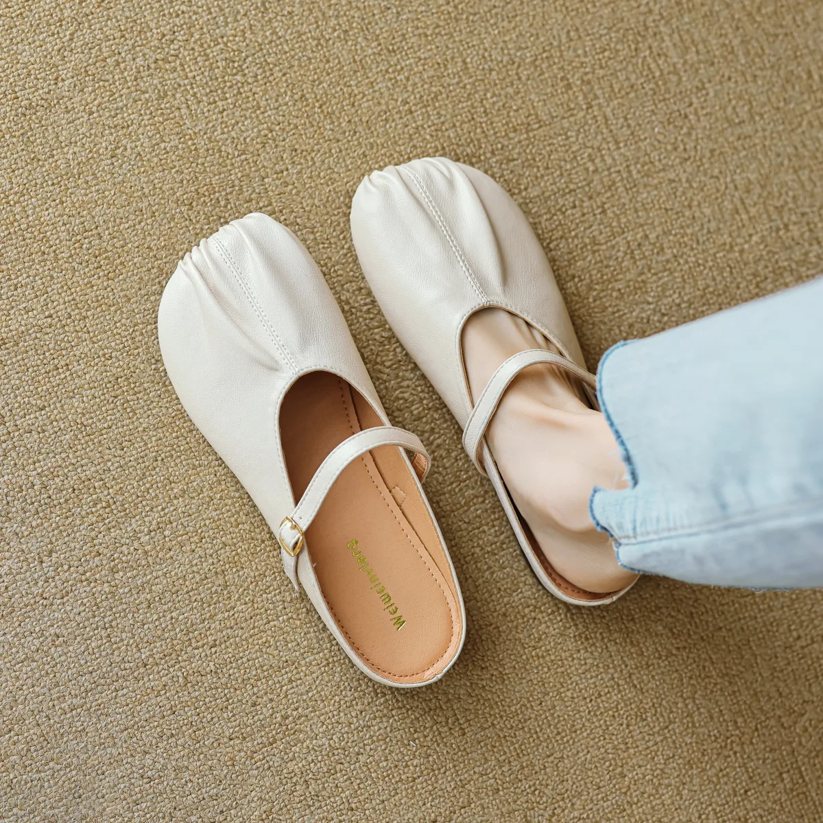 

Women's leather toe half slippers Women's flat bottomed soft soled pleated casual sandals Women's Shoes