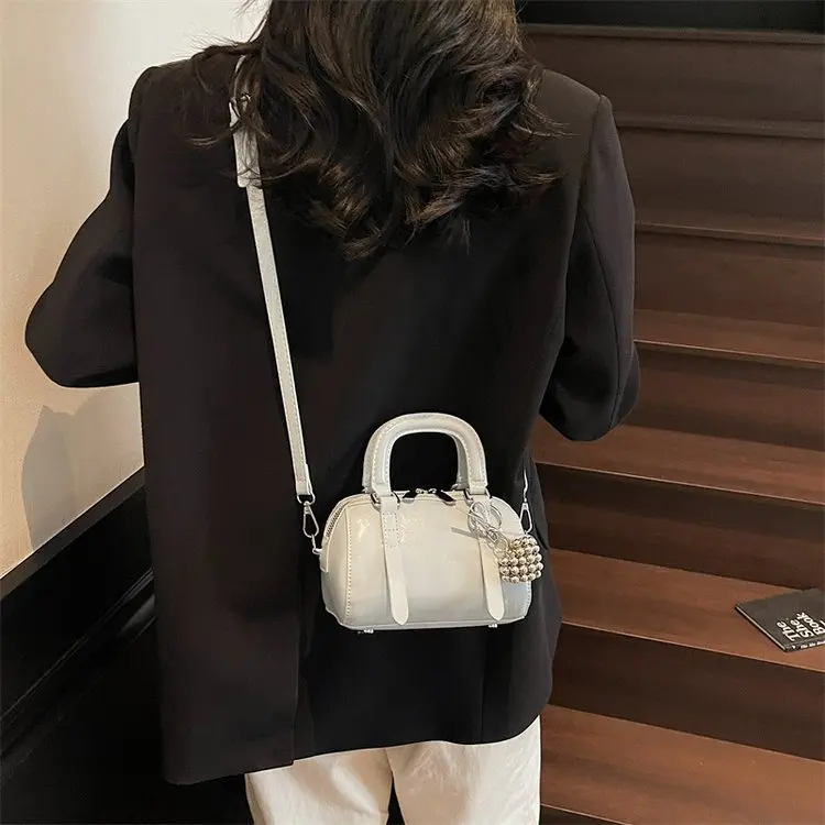 

2025 Winter 699 New Zipper Portable Messenger Bag Commuter Bag Versatile Underarm Bag Shoulder Bag Boston Bag