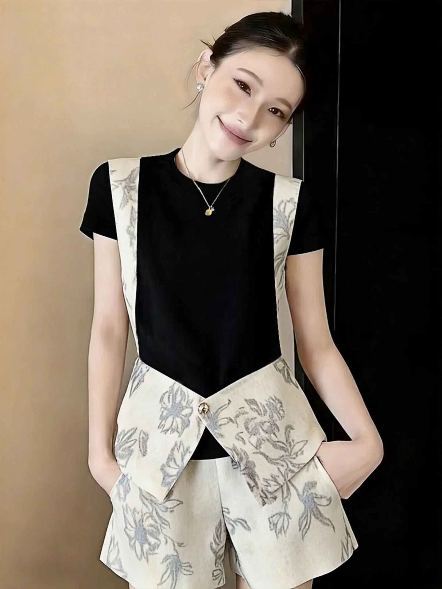 

Summer Fashionable plus Size Women's Outfit Set Short Sleeve T-Shirt And Shorts Two-Piece Suit Asymmetrical Design Casual Wear