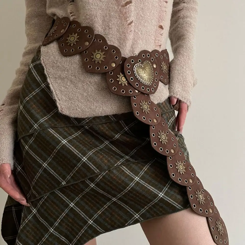 캐주얼 메탈 하트 벨트 와이드 Y2K 메탈 리벳 벨트 과장된 PU 가죽 카우보이 허리띠 여성용