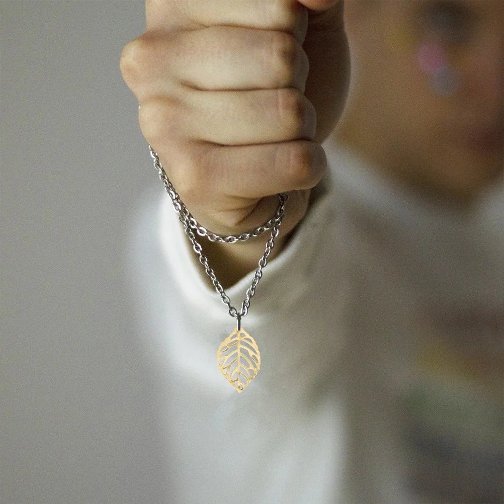 

200 шт., золотые полые подвески в виде листьев, элегантный дизайн, сделай сам, изготовление ювелирных изделий, подвески, серьги, ожерелье, заколка для волос, поделки, подвески в виде листьев