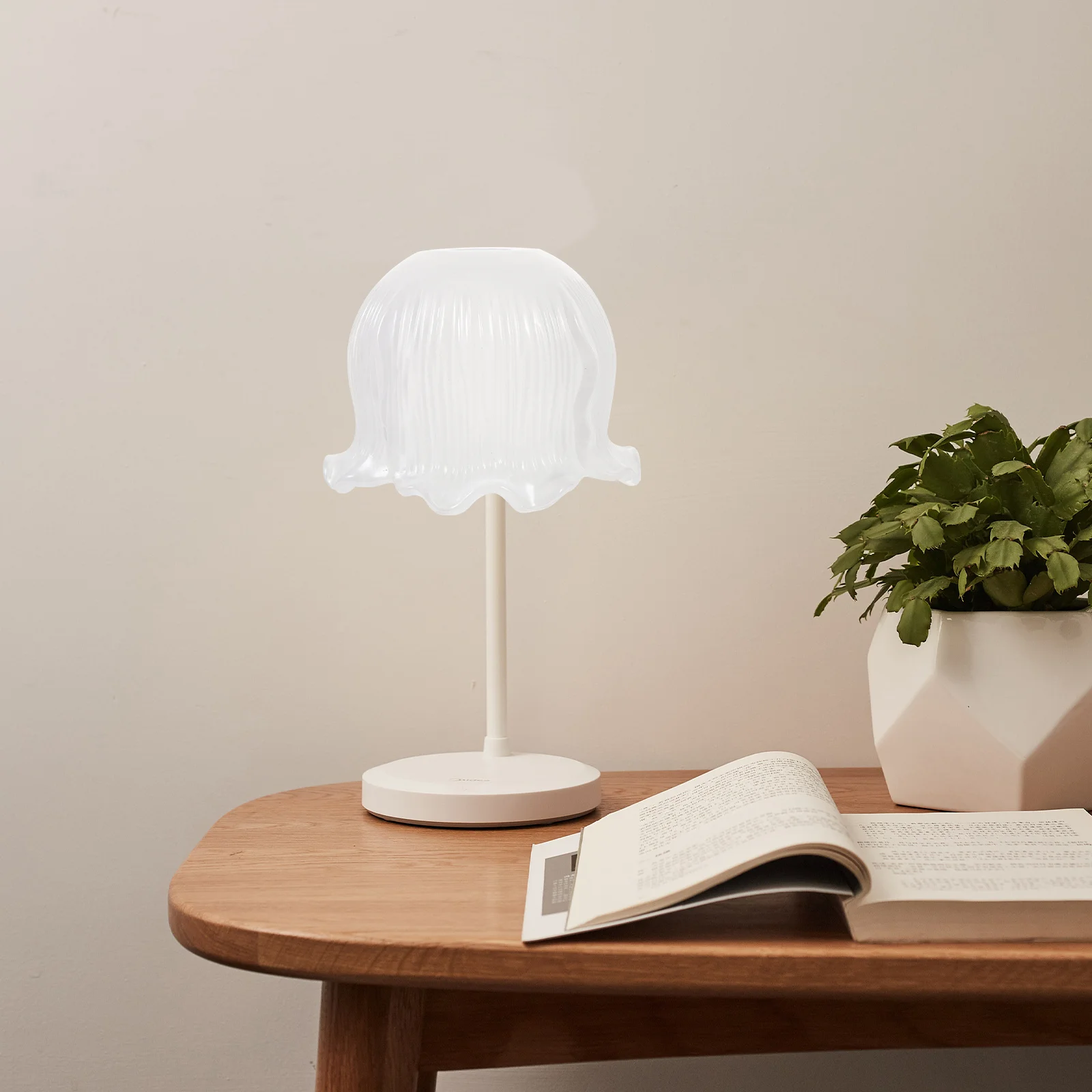 

Glass Lamp Shade Flower Shaped Table Light Cover Wall Pendant Chandelier Easy Installation for Bedroom Living Room Study