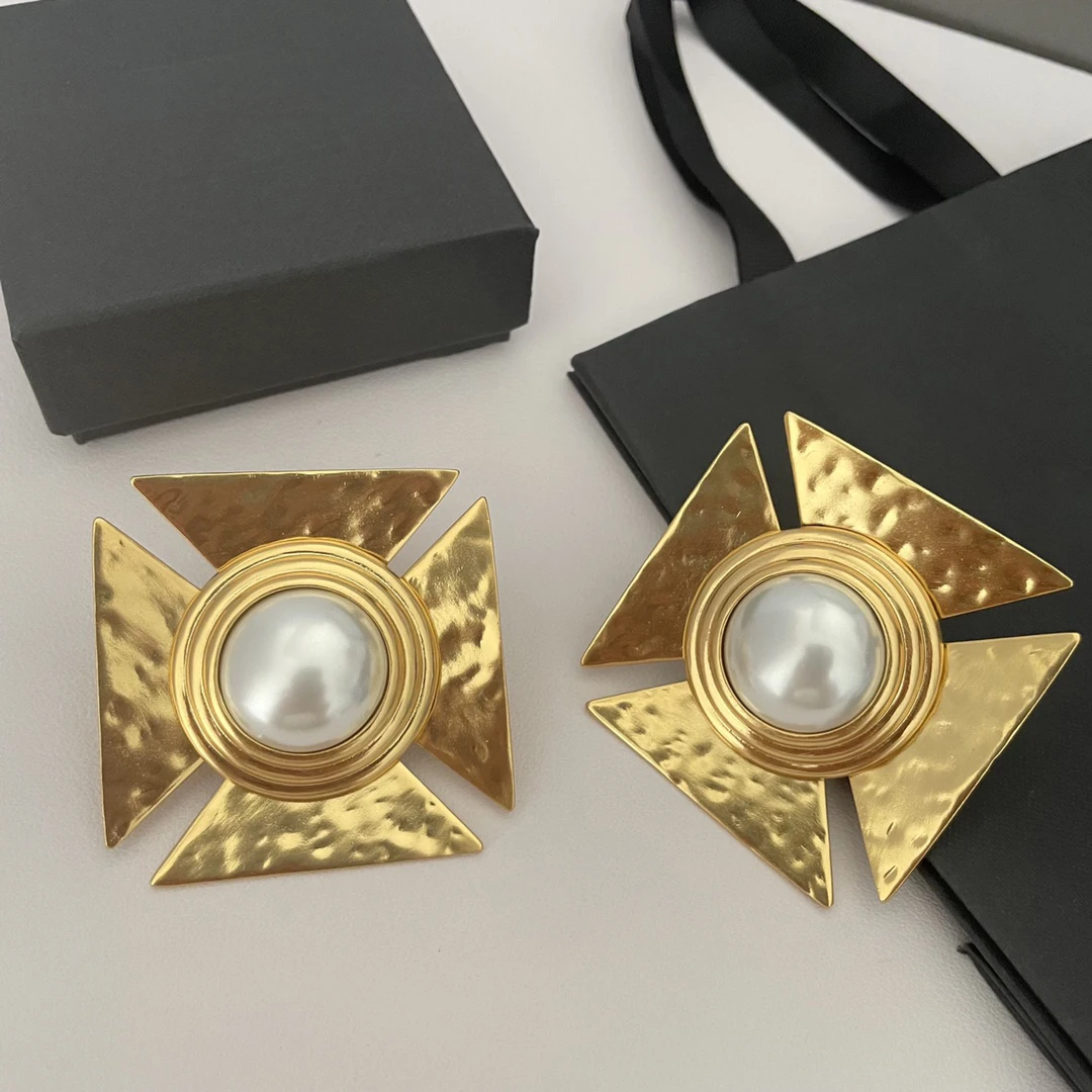 2025 New Designer Top Quality Exaggerated 24KGold Plated Square Pearl Ear Clip Large Earring Women Luxury Jewelry Boutique Trend