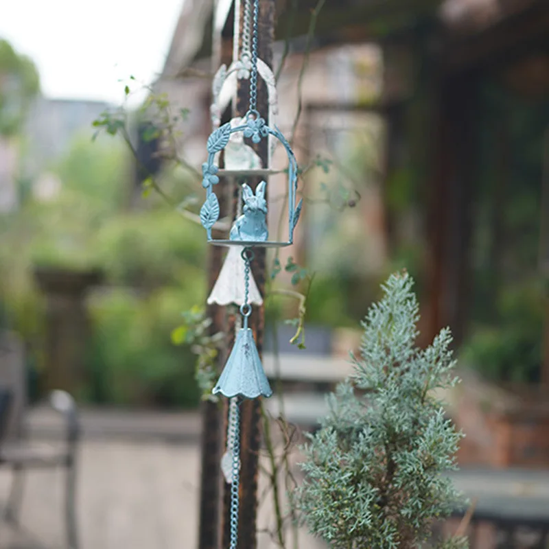 Wrought iron retro rabbit wind chimes are old and cute creative pendants, pendants, ornaments, courtyard garden decoration.