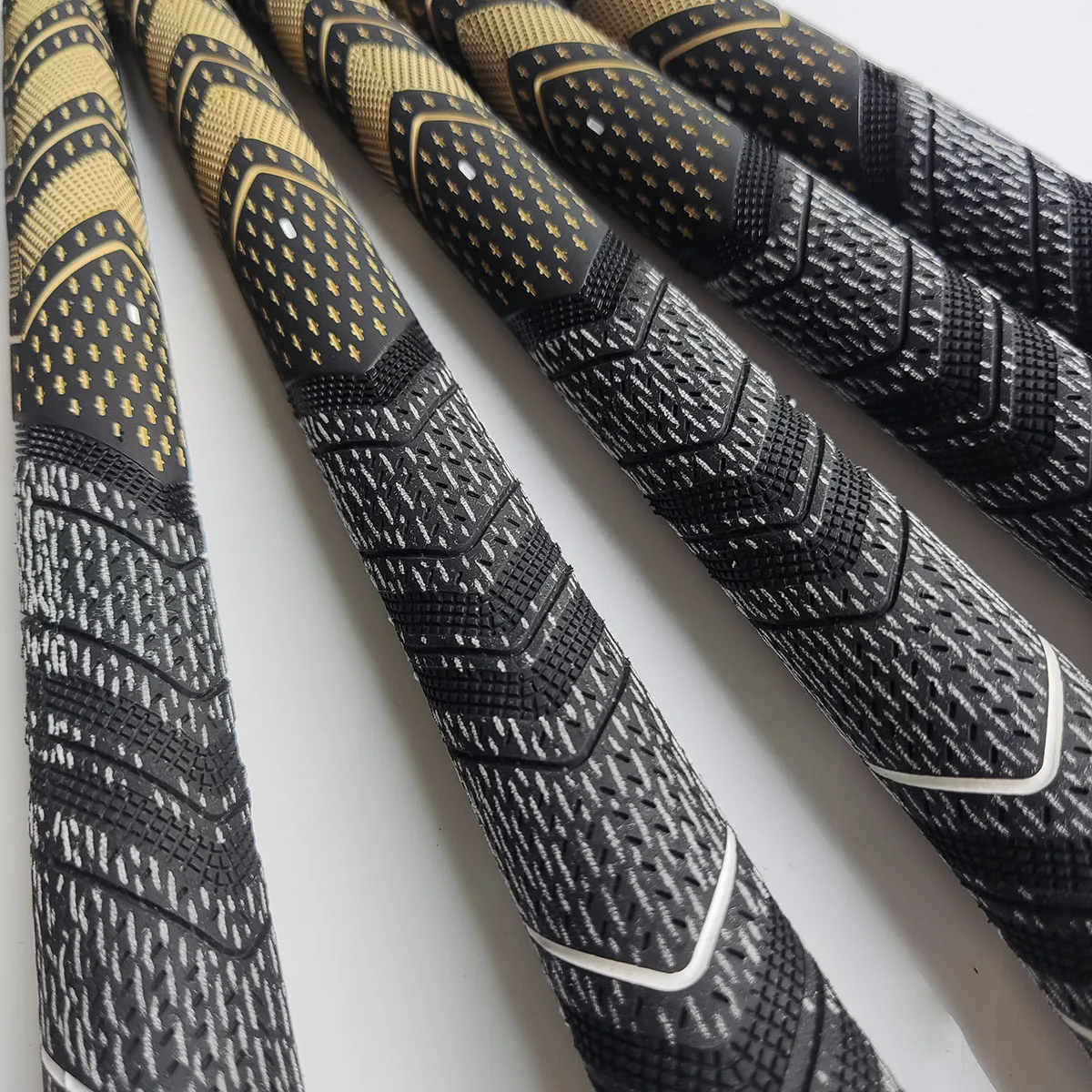 13pcs/lot Standard /Midsize Plus 4 Golf Grip Rubber Golf Grips CottonYarn Golf Club Grips Iron and Wood Grip Universal Golden