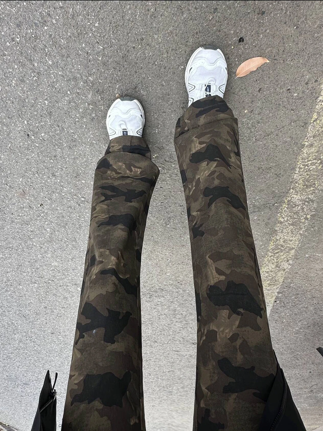 

Мужские зимние джинсы-клеш в американском ретро-стиле с камуфляжным принтом, утепленные флисом, прямого кроя, в рабочем стиле, для создания образа в стиле High Street