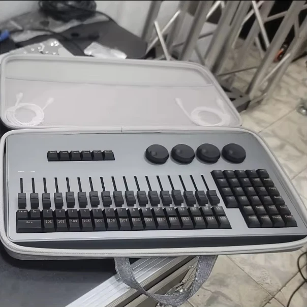 Konsola sterująca MA2 Mini Command Wing 512, sterowanie oświetleniem DMX, sprzęt sceniczny, ściemniacz