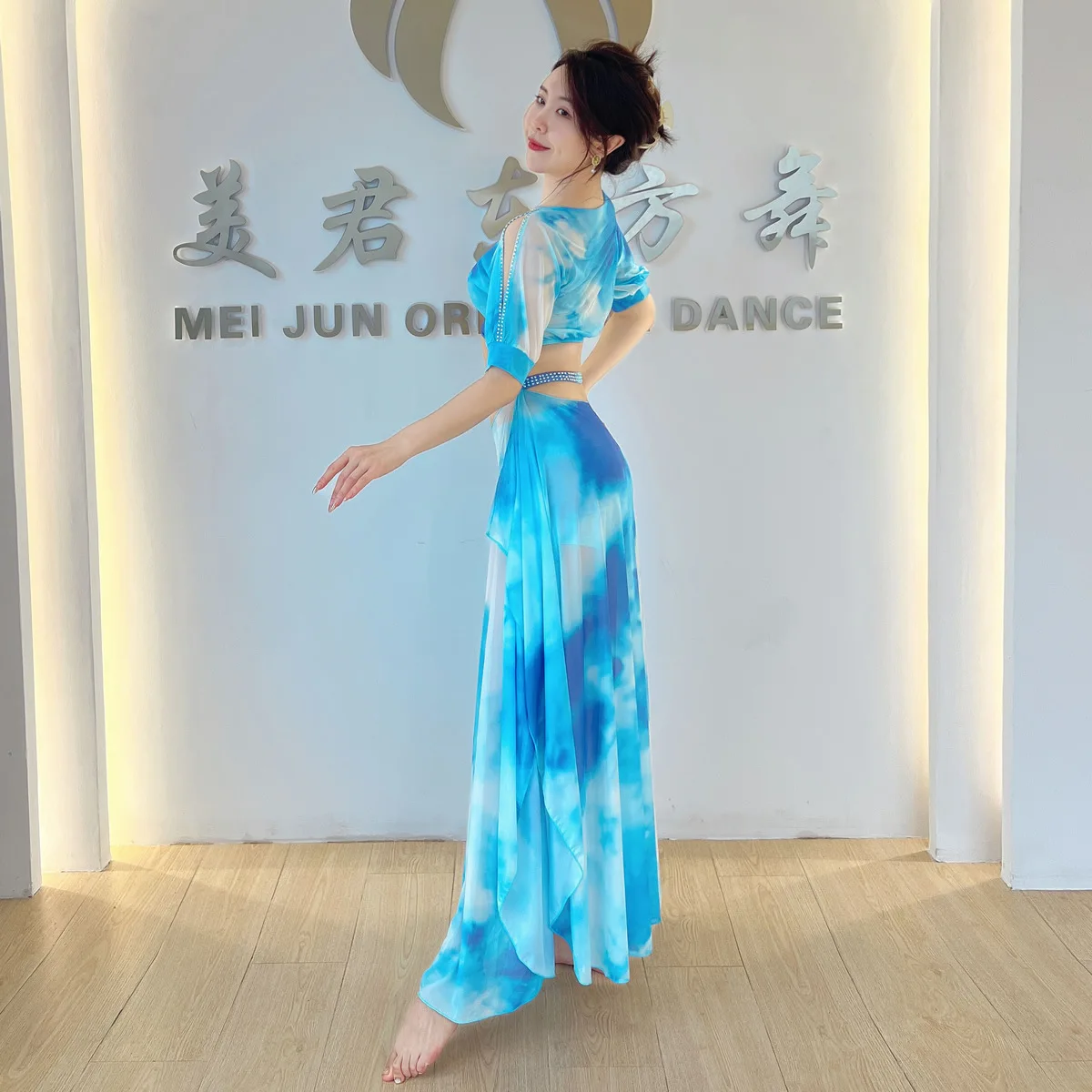 Gorąca Wyprzedaż Wysokiej Jakości Kostium Treningowy dla Kobiet i Dziewcząt Sukienka do Tańca Brzucha z Wysokim Rozcięciem i Efektem Tie-Dye