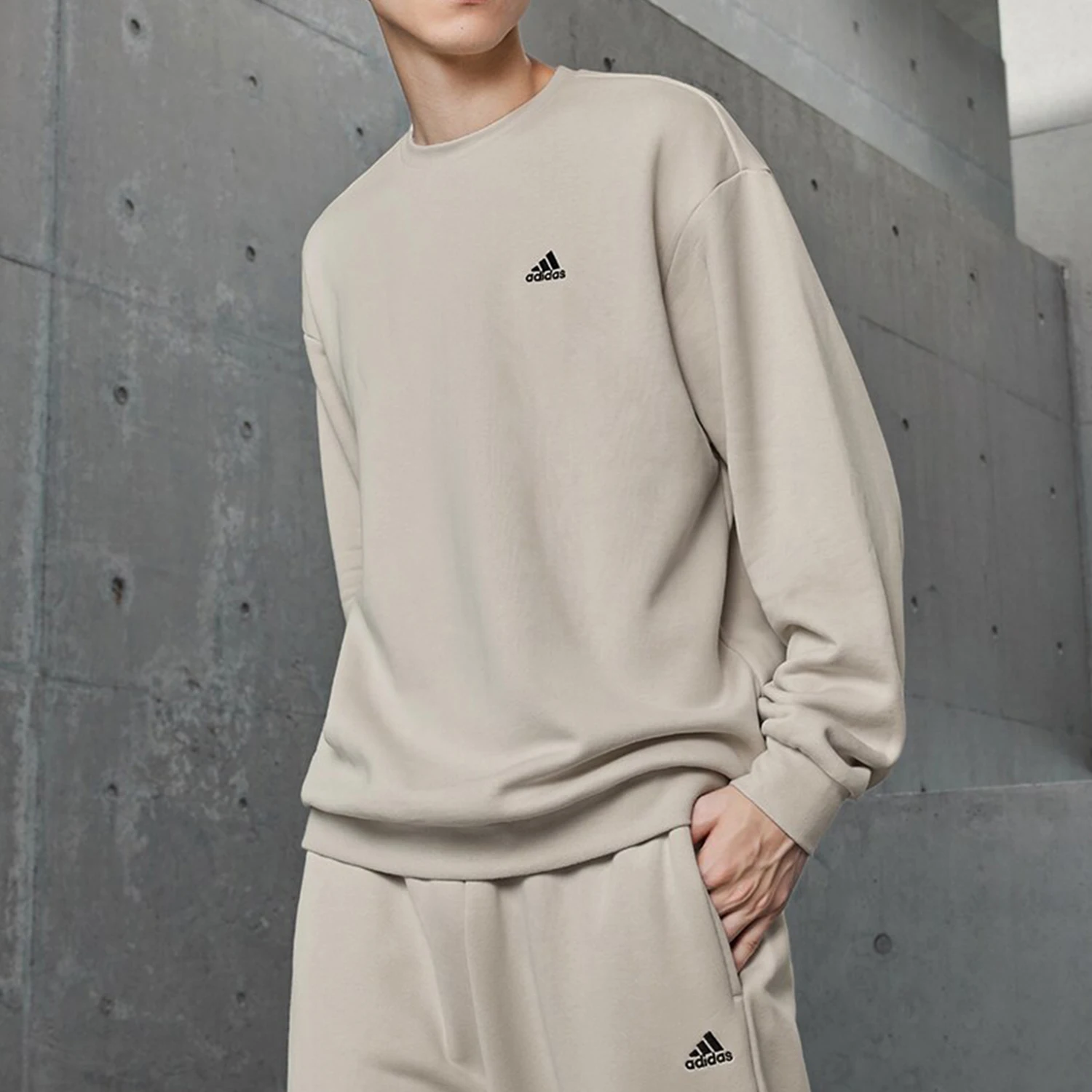 

Adidas genuine Fleece Thickened Casual Loose Long Sleeve Round Neck Sweatshirt IV7598