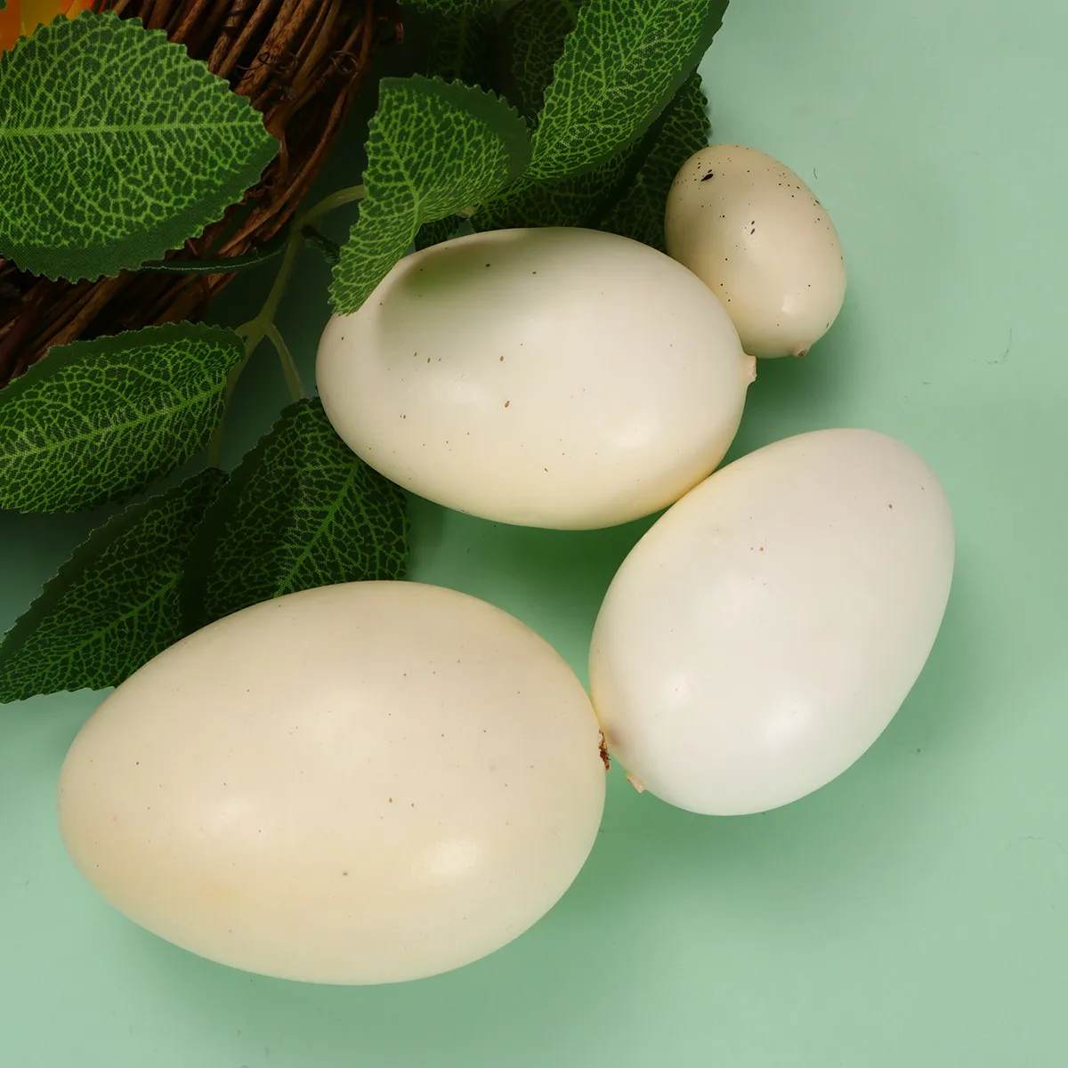 

4Pcs Bird Eggs Simulation Speckled Assorted Sizes Lifelike Appearance Lightweight Gift Set Simulation Egg