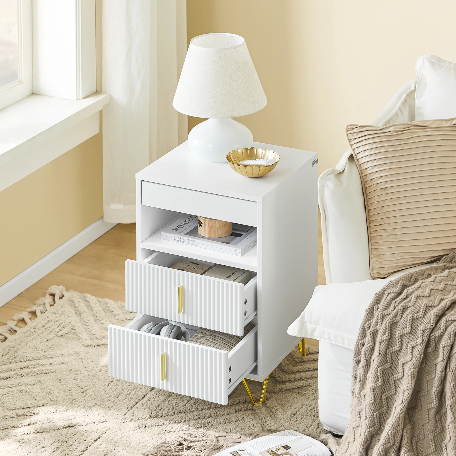 SoBuy FBT168-W Nachttisch, Nachtschrank mit 3 Schubladen und Ablagefach, Moderner Beistelltisch für Schlafzimmer und Wohnzimmer – Detail 1