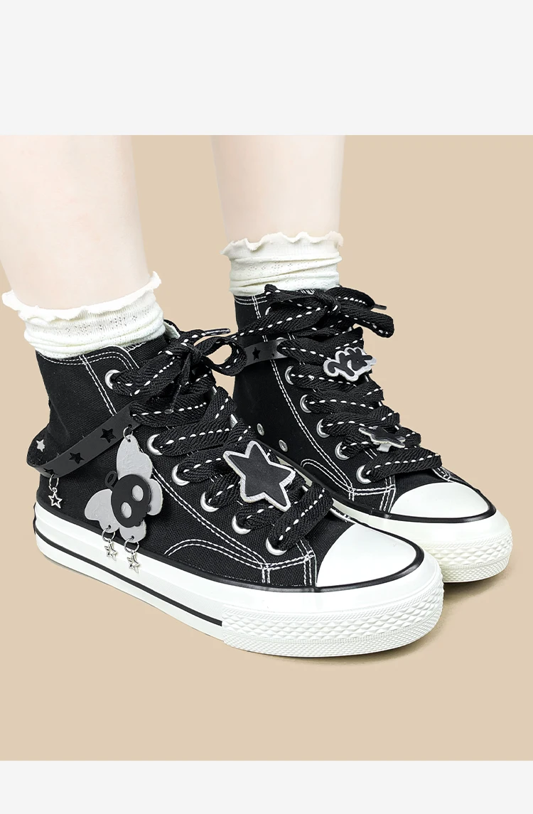 Amy und Michael Original Designer Schuhe Damen Gothic Schwarze High-Top Canvas Schuhe Mode Punk Riemen Charms Casual Sneakers – Detail 6