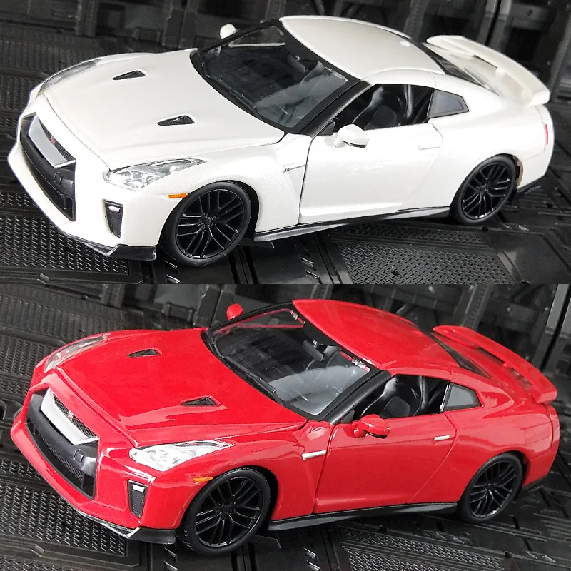 

Bburago 1:24 Nissan GTR 2017, модель автомобиля из сплава, статическая игрушка, дверь и капот можно открыть в качестве подарка на день рождения друзьям