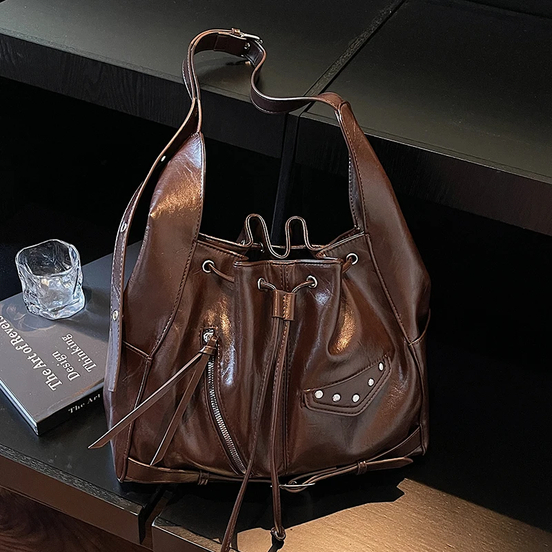 

Черная сумка через плечо из искусственной кожи с заклепками в стиле панк 2025 года, кошелек и сумка через плечо с заклепками, дизайнерская мотоциклетная Bolsa Feminina, коричневая