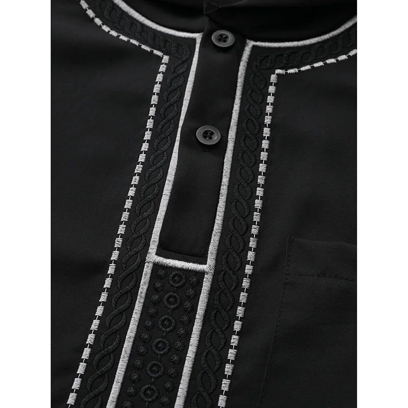 Elegante abito lungo da uomo musulmano con cuciture alla moda, perfetto per matrimoni ed eventi che guardano grand quando indossava