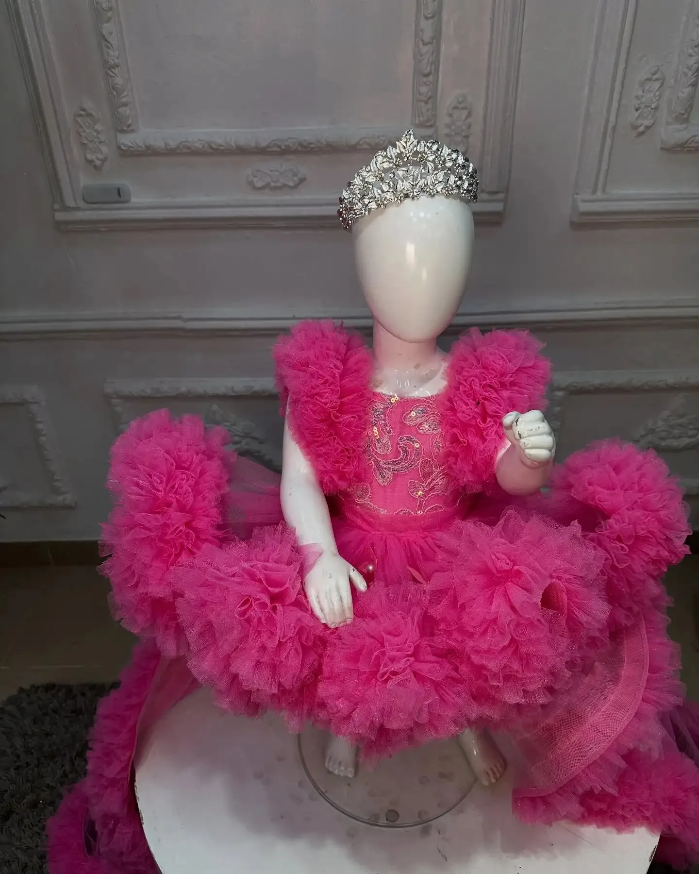 فساتين فتاة الزهور الوردية الساخنة لحفلات الزفاف مزينة بالدانتيل للأطفال فساتين حفلات أعياد الميلاد الكشكشة للأطفال لحفلات الزفاف حسب الطلب