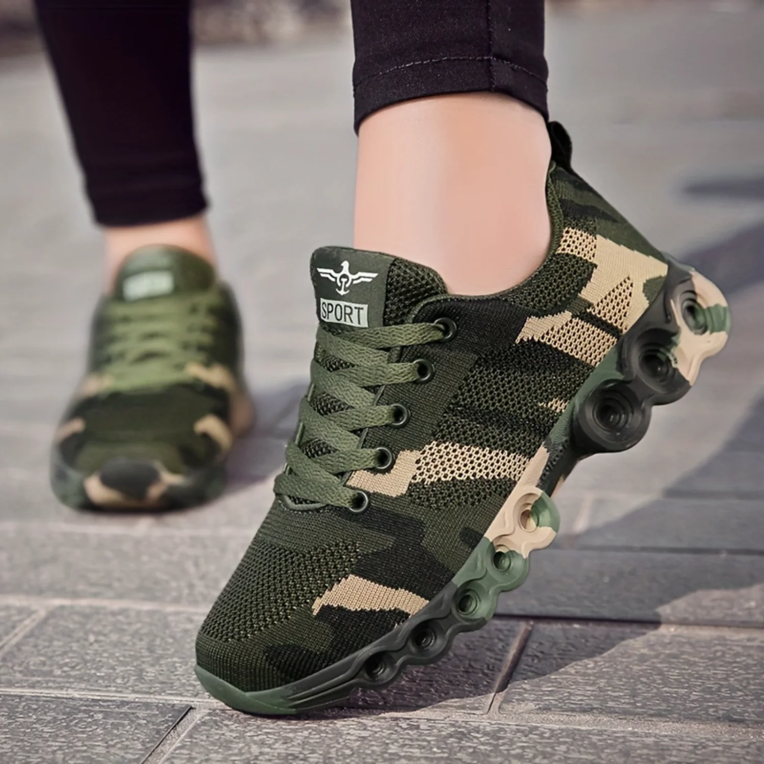 Breathable, non-slip, and wear-resistant camouflage hiking sport shoes with low top design - perfect for all your training needs