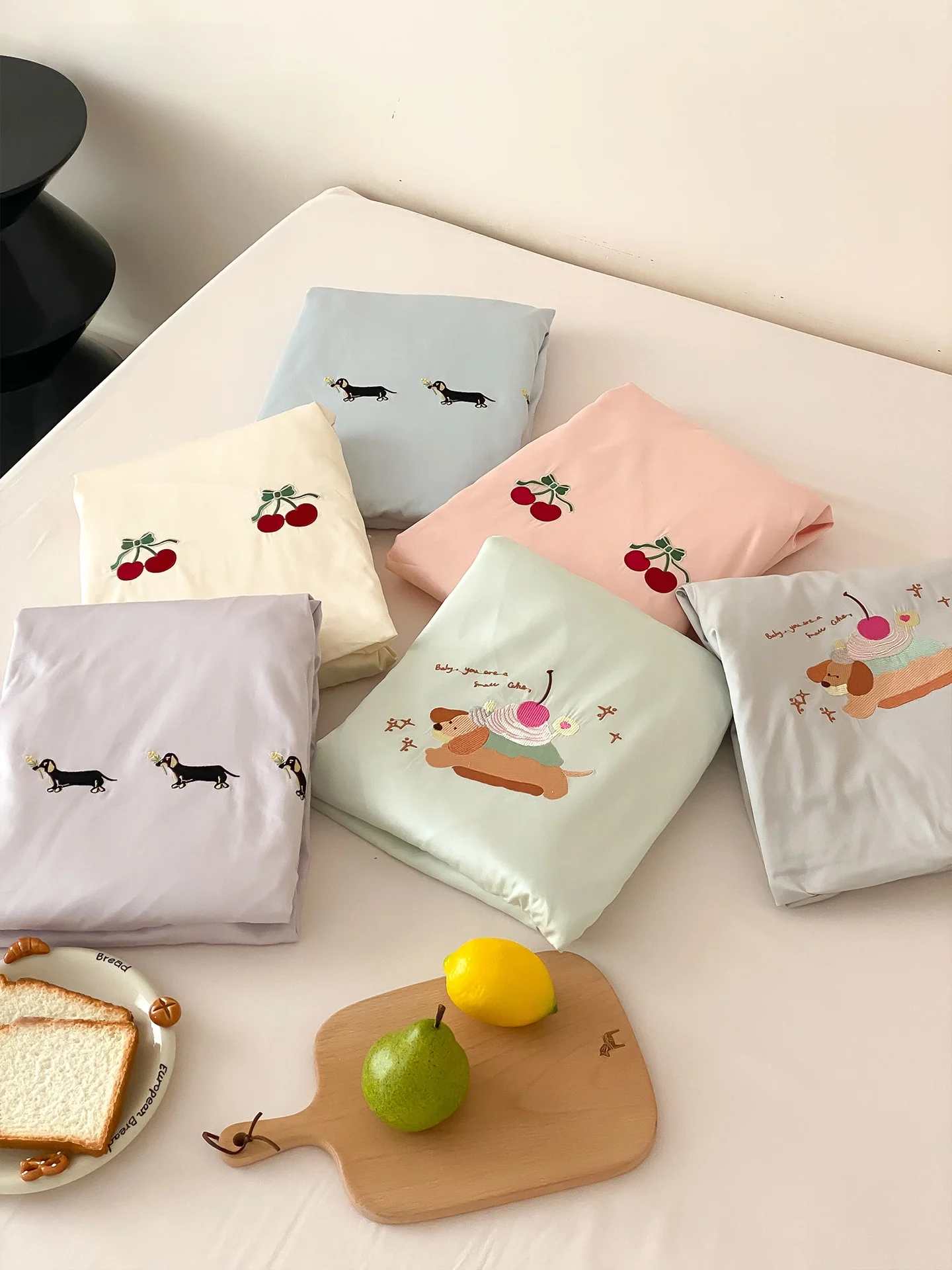 

Комплект из трех предметов: бархатный балдахин для кровати, противоскользящее покрытие, милая вышивка, моющееся, из чистого хлопка, длинноворсовое бархатное постельное белье, аксессуары для кровати