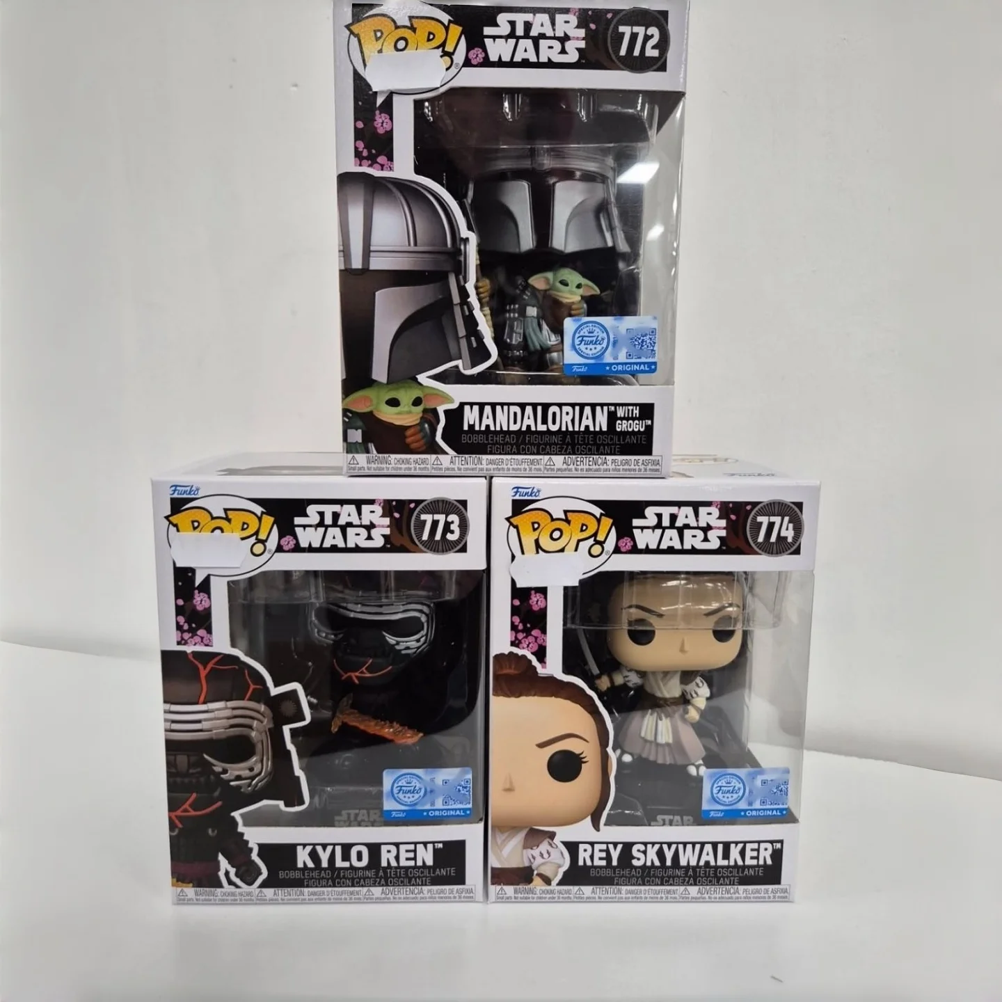 

Funko Pop! Mandalorian with Grogu Impressions Figure #772 Official Licensed Collectible Limited Edition Star Wars Fans Toy Gift