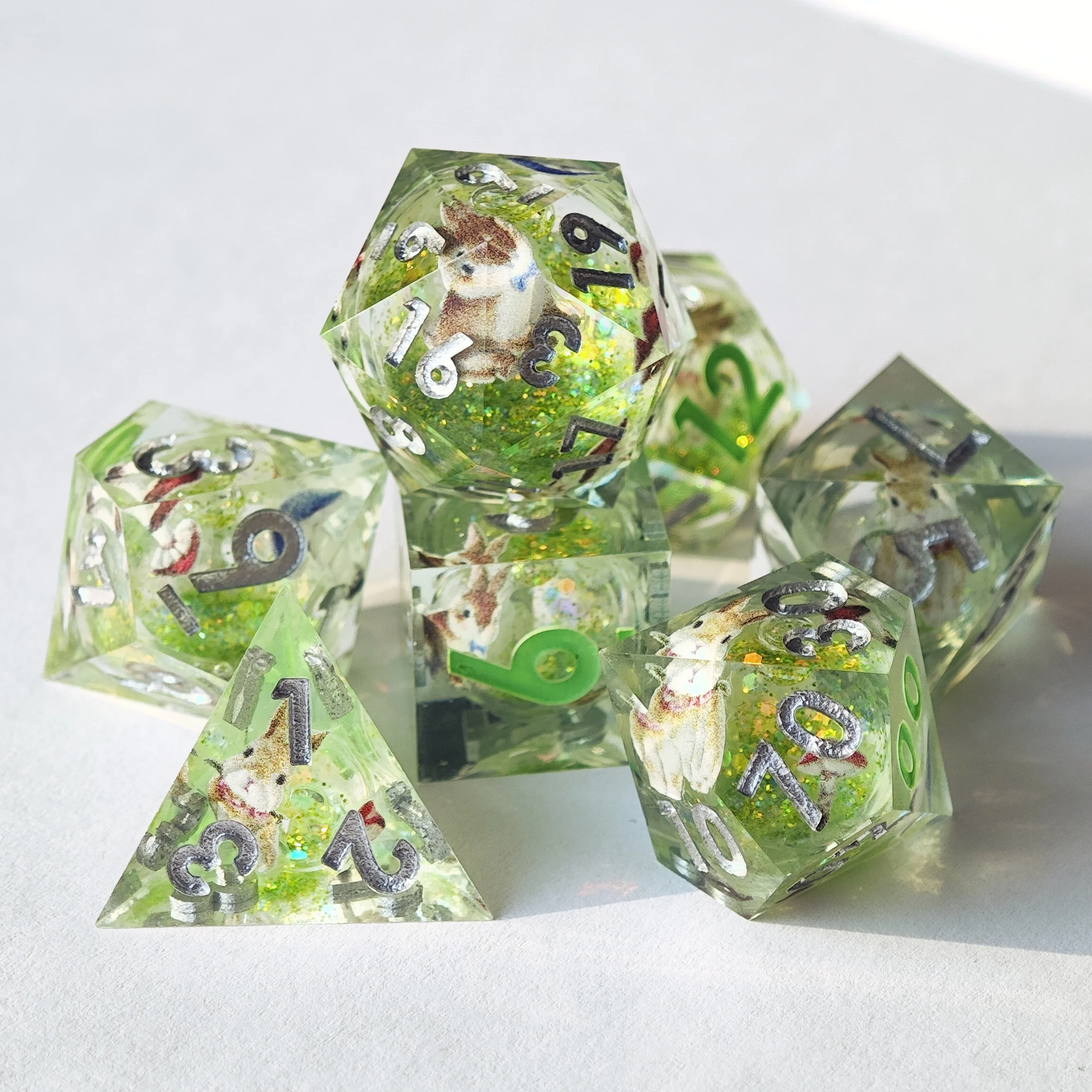 New design Mushroom Rabbit Resin Dice Set for TRPG Dungeons&Dragons Board Game DND Liquid Core Dice with Sharp Edges D6 D20 Dice