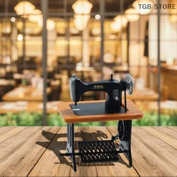 Dollhouse decoration mini furniture imitation sewing machine model