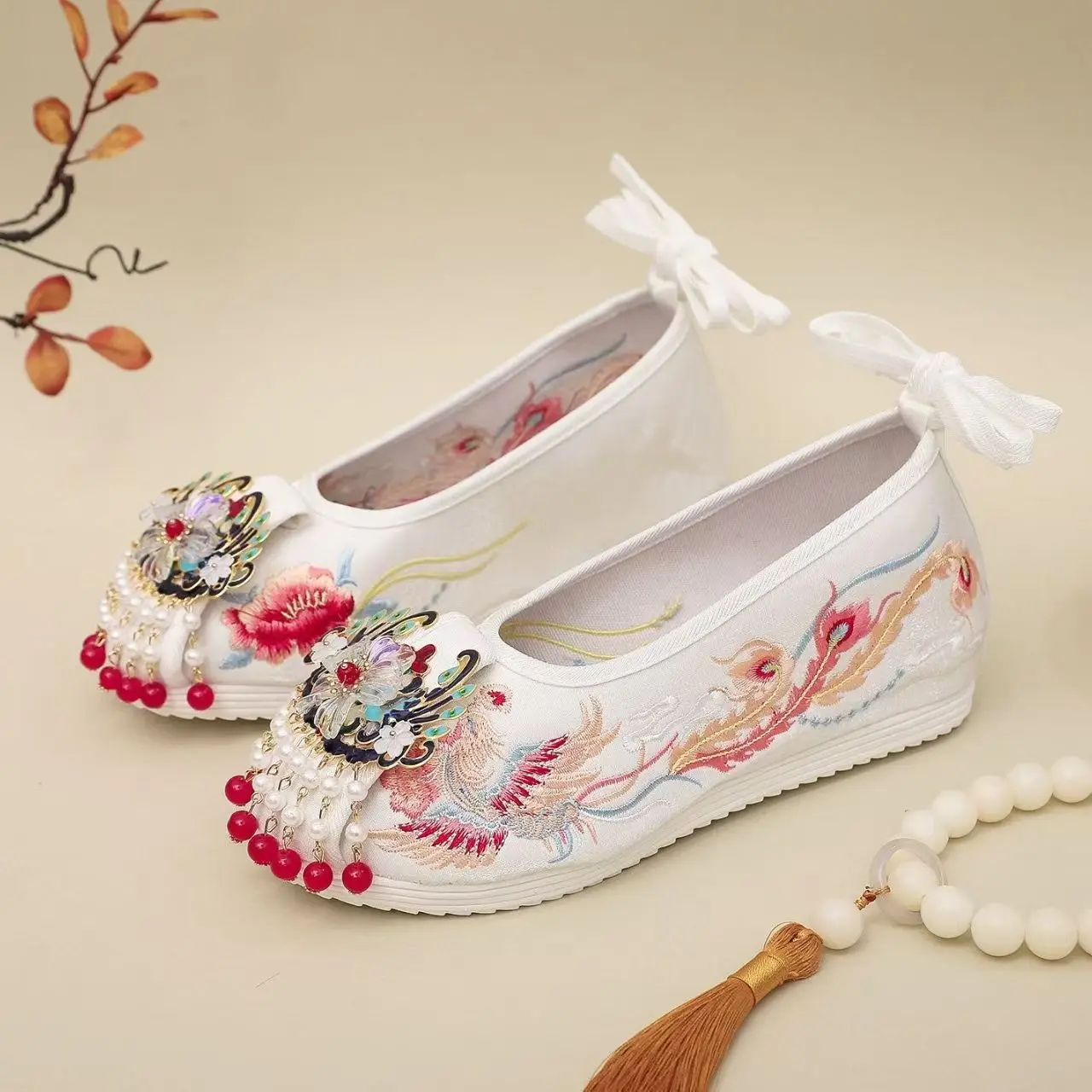 أحذية هانفو الصينية القديمة المطرزة منصة حمراء مع شرابة امرأة الزفاف التقليدية زي الإناث لتأثيري الزفاف