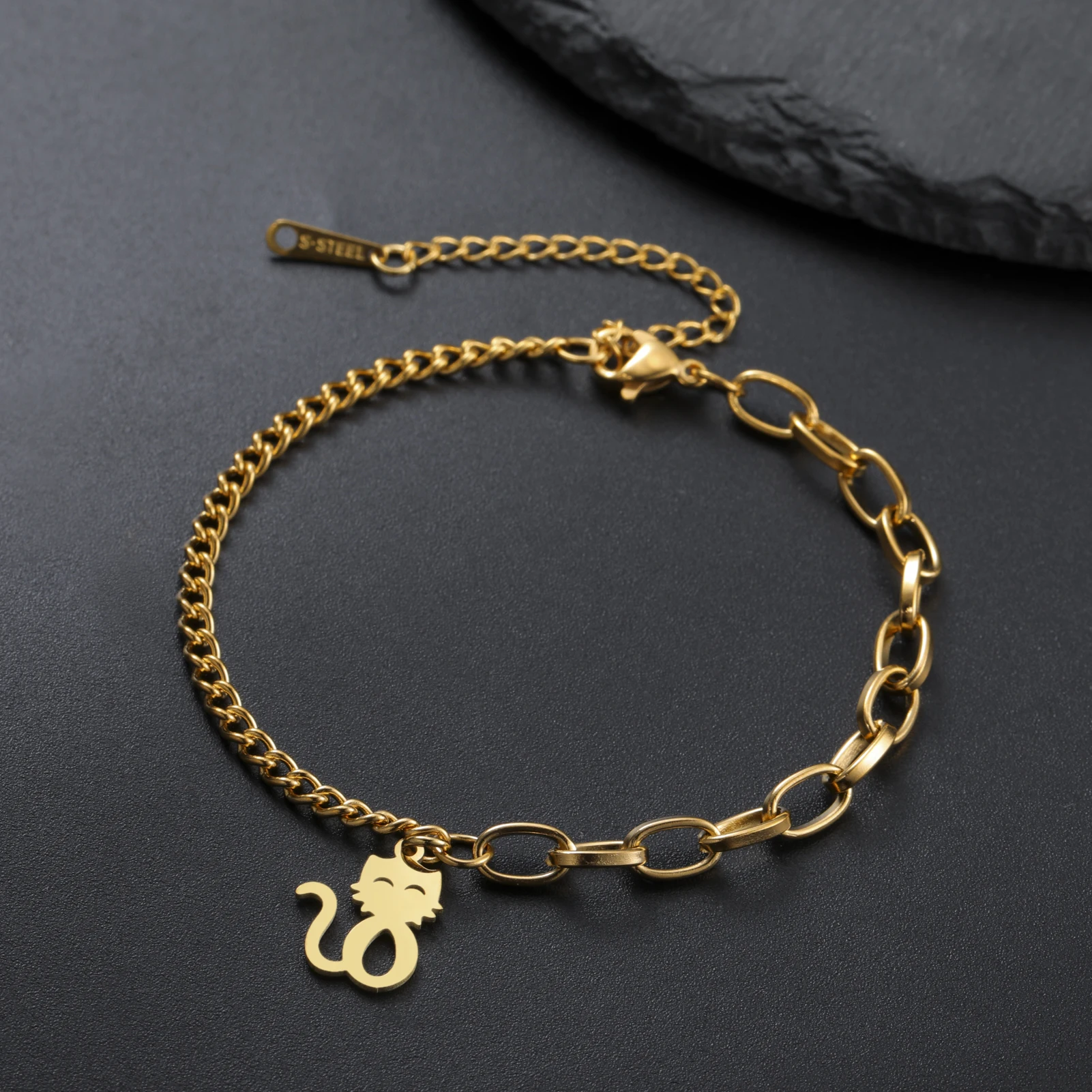 Cazador لطيف القط هريرة أساور ساحرة للنساء الفتيات الفولاذ المقاوم للصدأ سوار لليد العصرية مجوهرات هدية عيد الحب 2025