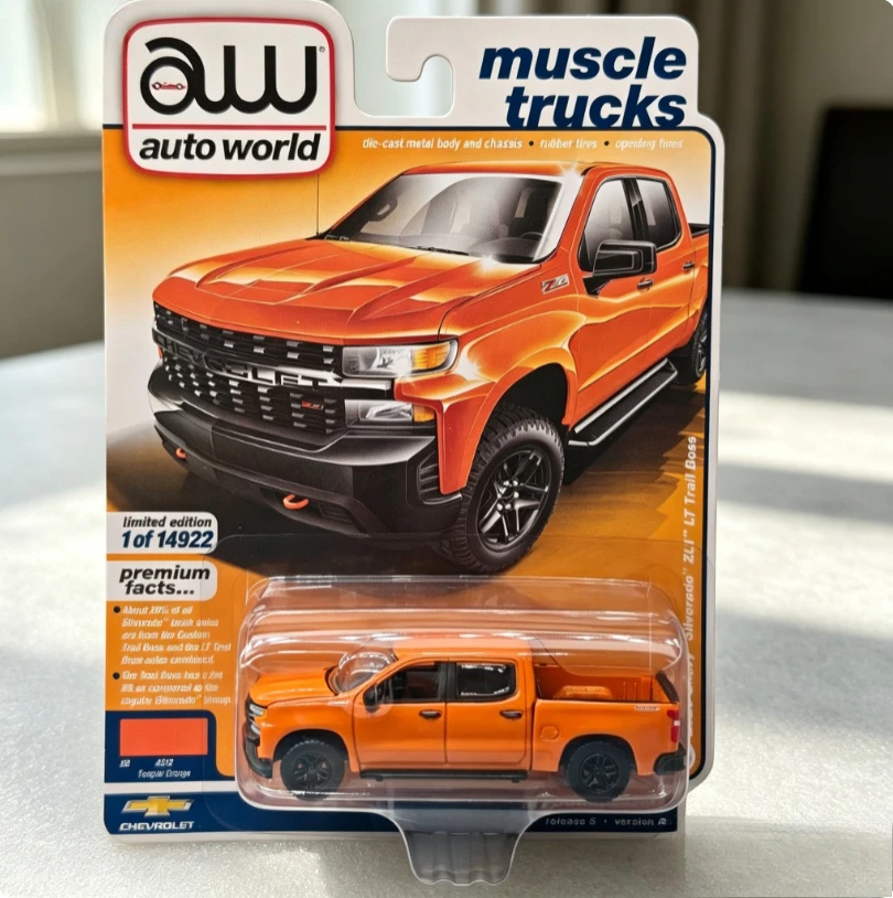 AW 1:64 Muscle Pickup Series Chevrolet Solod Z71 LT Trail Boss Alloy diacast cast car model rebound toy