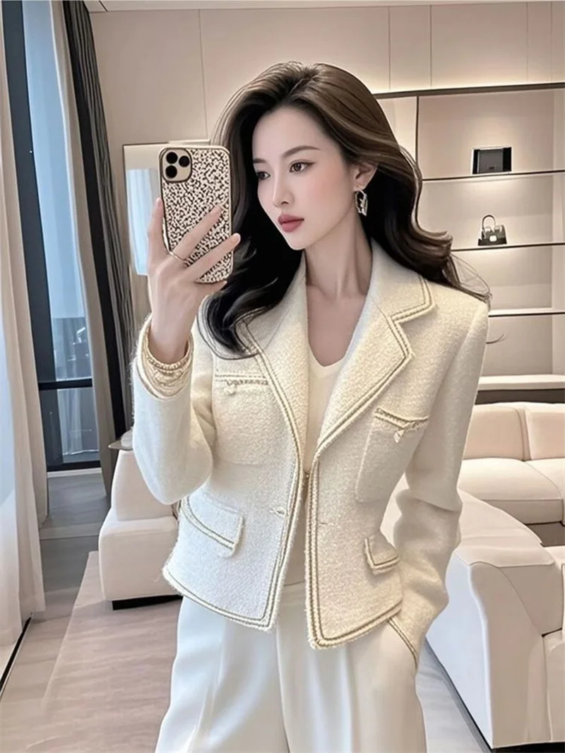 เสื้อโค้ทสไตล์หอมหวานสำหรับเด็กผู้หญิง คอลเลคชั่นใหม่มาแรงปี 2025 สำหรับฤดูใบไม้ร่วงและฤดูหนาว เสื้อครอปสั้นสวยเก๋ไม่ซ้ำใคร ดีไซน์สวยสะดุดตา