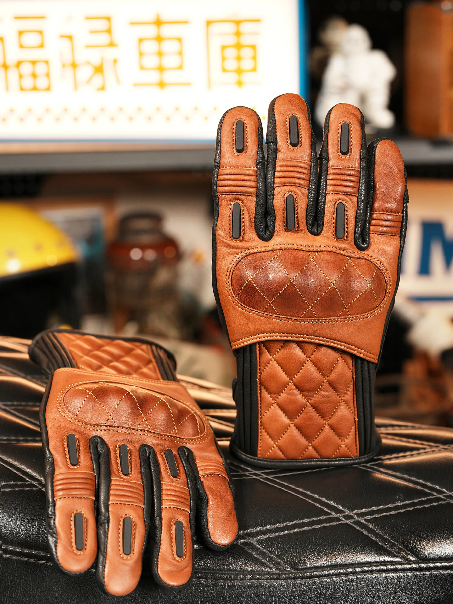 Leather retro motorcycle riding gloves are universal in all seasons, anti-drop and touch screen guantes motorcycle gloves