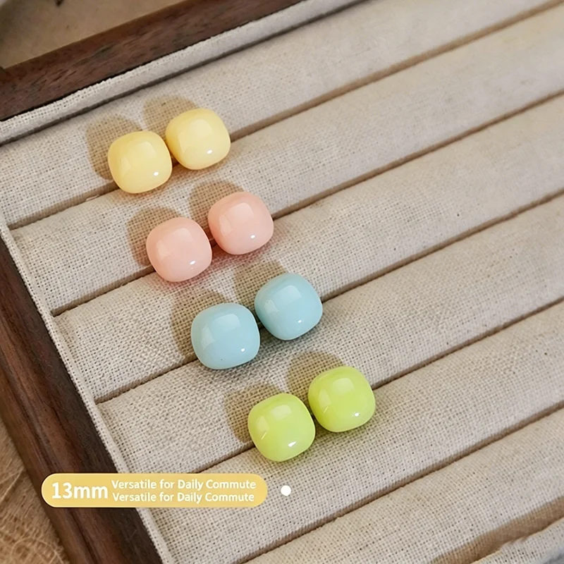 2026 Neue Makronen-Farbene Quadratische Mini-Ohrstecker Vielseitige Sommer-Accessoires für Damen im Urlaubsstil Schmuckdesign für Mädchen – Detail 8