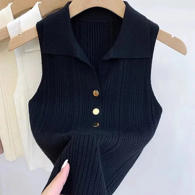Neue einfarbige gestrickte Büro-Trägerweste für Damen – ärmelloses, geknöpftes, vielseitiges kurzes Oberteil für den Pendler-Look – Sommermode – Detail 7