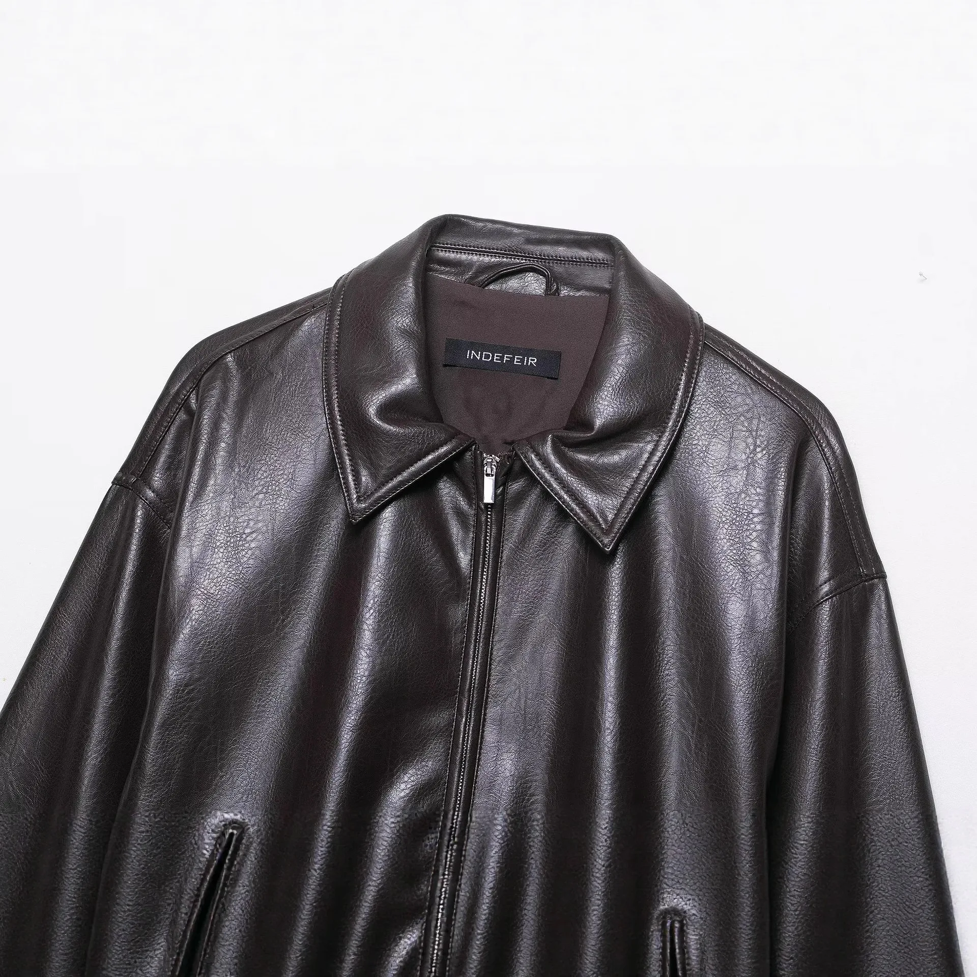 

Повседневное свободное женское модное осеннее новое длинное ветрозащитное кожаное пальто с отложным воротником и застежкой-молнией