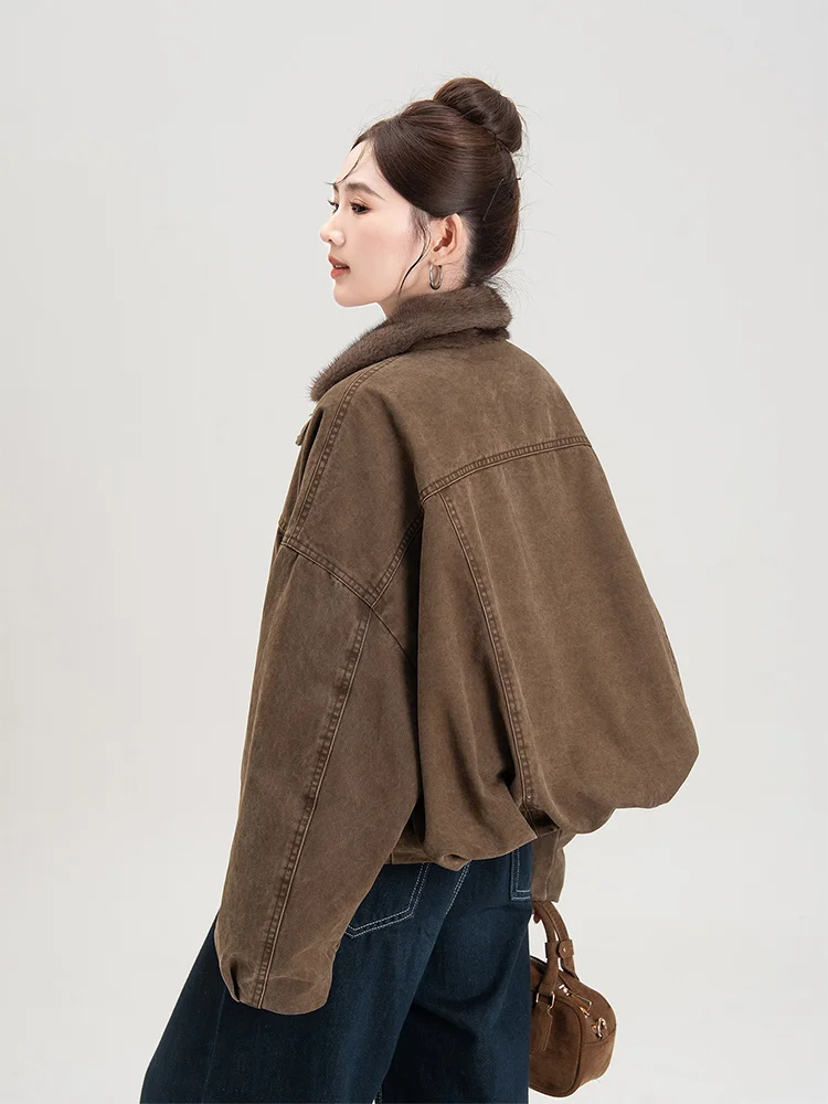 سترة شتوية جديدة لعام 2025 بياقة من فرو المنك الحقيقي الطبيعي سترة نسائية دافئة من قماش الدنيم ملابس خارجية نسائية سميكة فاخرة #4