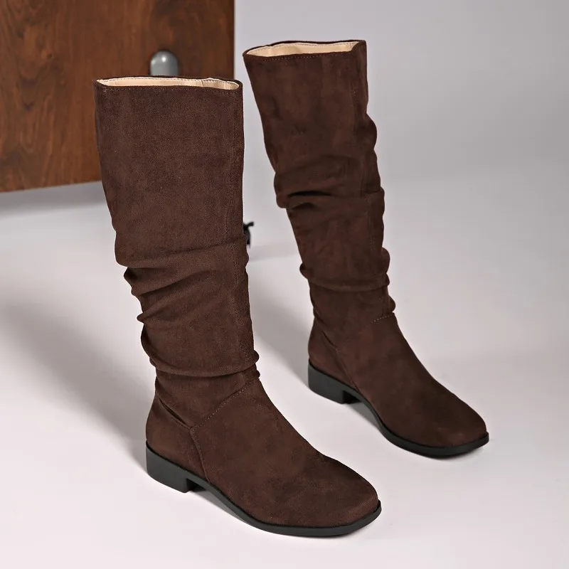 Herbst/Winter Neue einfarbige spitze Zehen-Stiefel mit dickem Knieabsatz und plissiertem Maillard-Wind, kein Knie, mittelhohe Stiefel für Damen