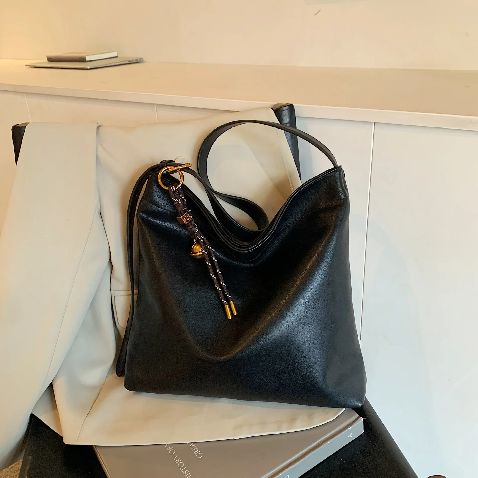 

2025 Women's Retro Tote Bag | Spacious Textured Shoulder/Underarm Commuter | Simple Versatile for Office & Daily