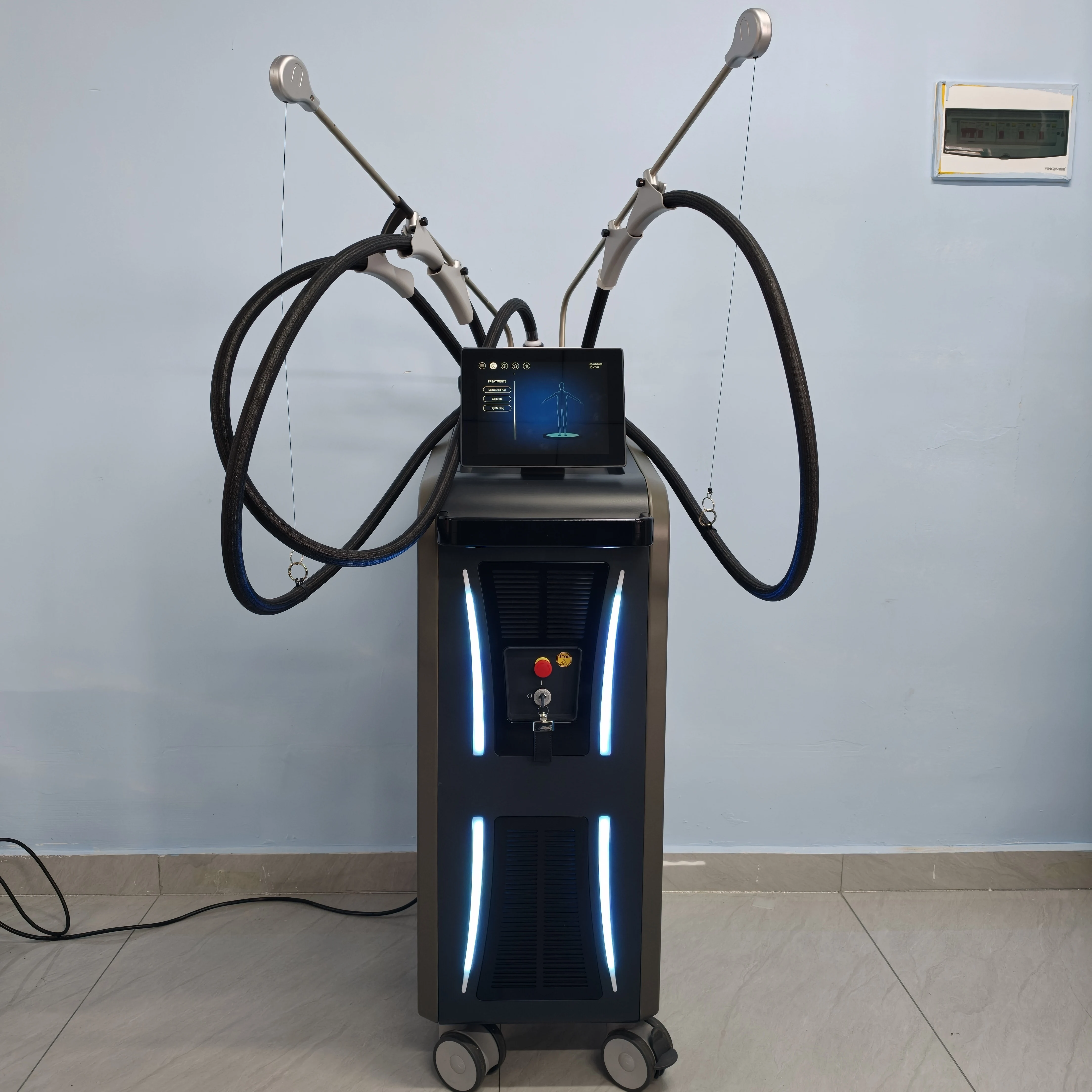 

Профессиональный RF-аппарат Coolwave для омоложения и коррекции фигуры: лифтинг лица, омоложение кожи и формирование контуров тела