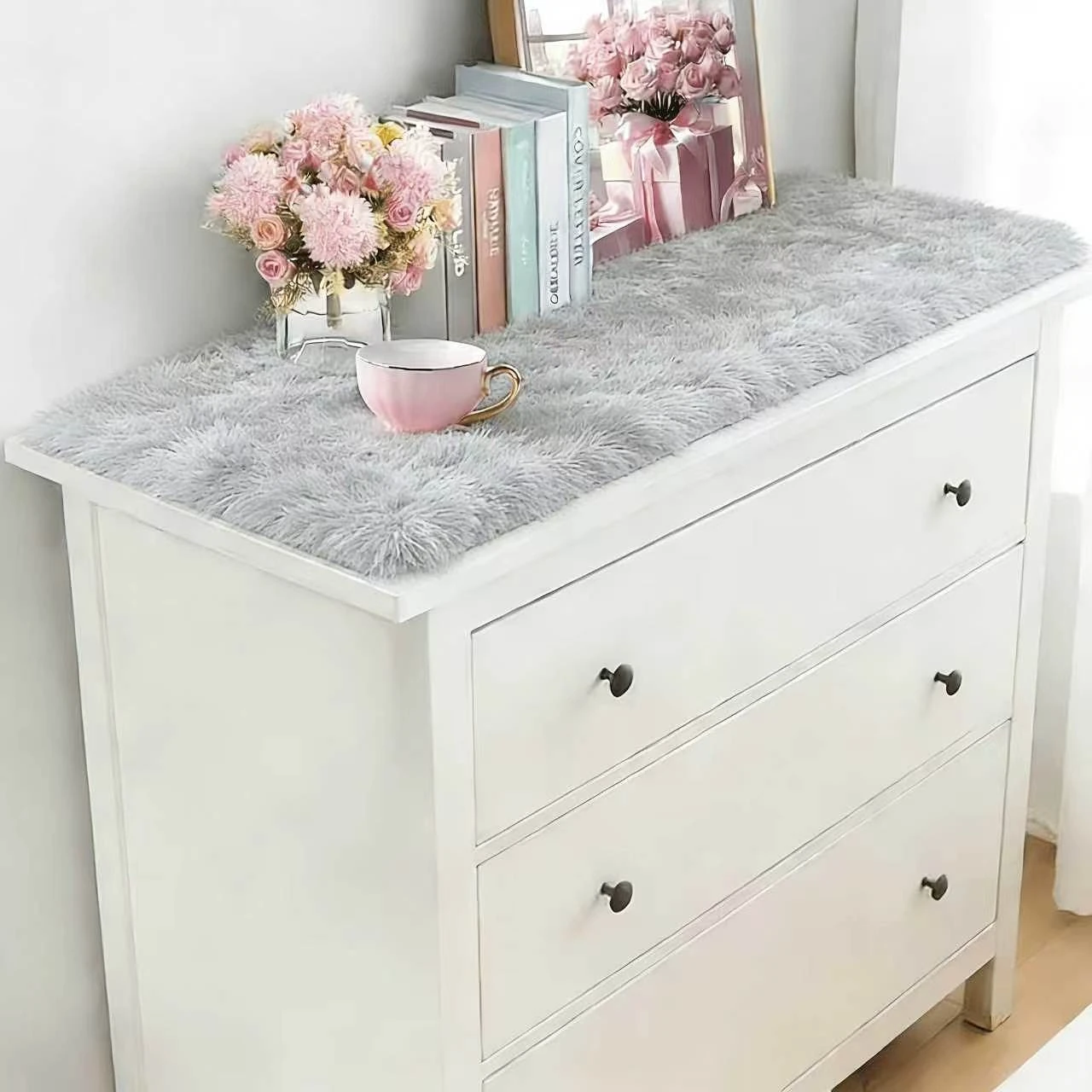 VIKAMA gradient plush carpet luxury vanity table TV cabinet pad dust-proof table mat indoor area floor mat home decoration