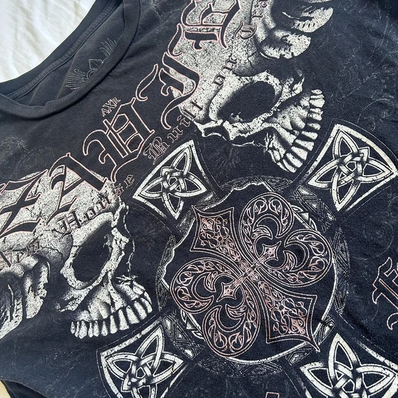 Camiseta gótica de estética de los años 2000 para mujer, remera Retro Y2K Grunge con calaveras y alas, Tops cortos con estampado gráfico Indie,