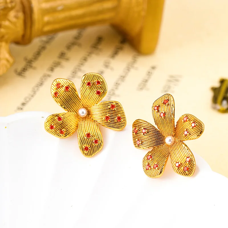 

French retro minimalist five-petal flower zirconium pearl stud earrings