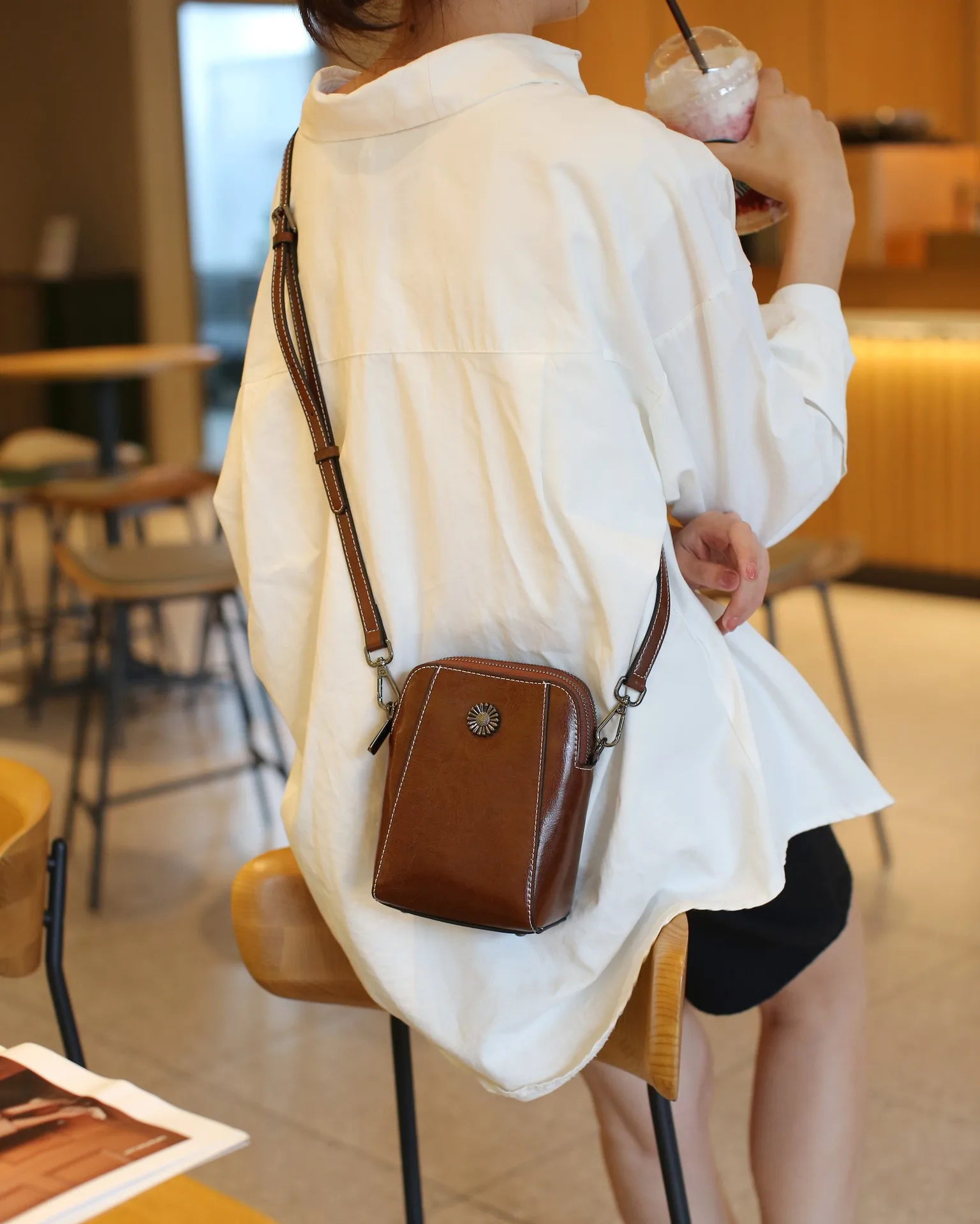 Women\'s Small Mobile Phone Bag Single Shoulder Messenger Purse Ladies All-match Oil Wax Cowhide Leather Casual Crossbody Bag