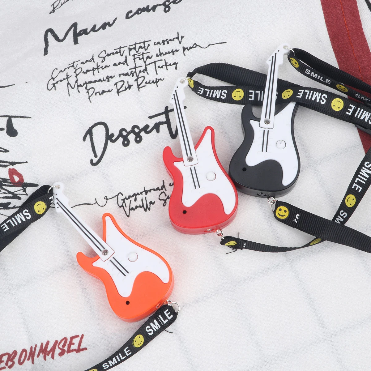 Strumenti musicali per bambole Modello di scena regalo Chitarra elettrica in miniatura multicolore Puntelli per foto Accessori Mini modello di chitarra