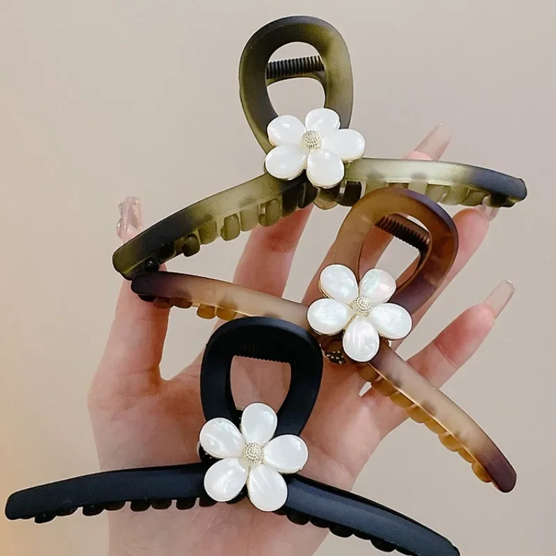 Fashion Flower Clamping Clip for Women Large Premium Sense Clip for Headwear Hairpin Temperament Back Spoon Pan Hair Shark Clip