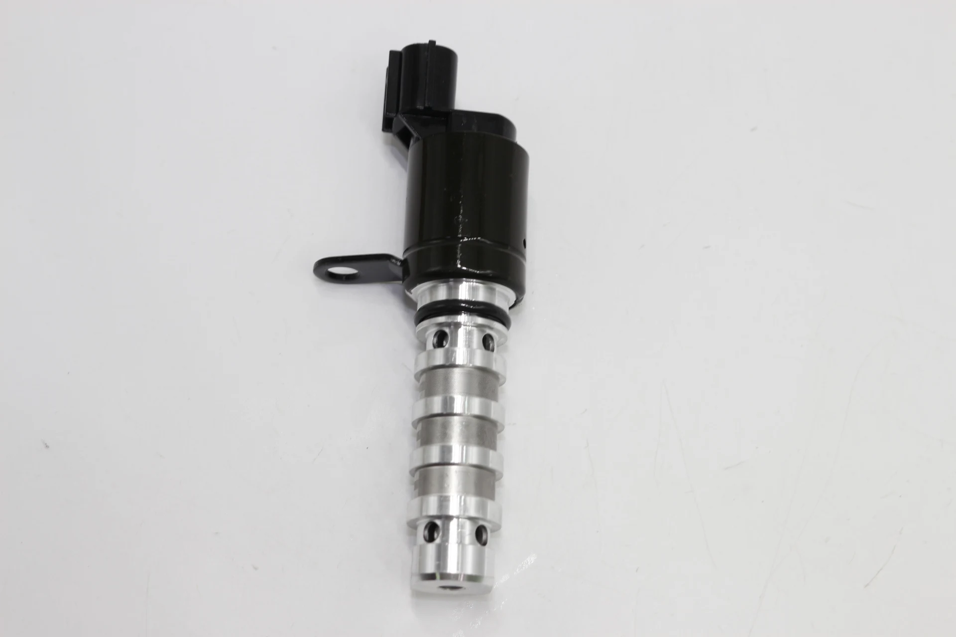 โซลินอยด์วาล์วปรับเวลาวาล์วเครื่องยนต์ (VVT) สำหรับรถยนต์ฮุนได i10 i20 1.0 1.2 รุ่น 24355-03011 2435503011 24355 03011