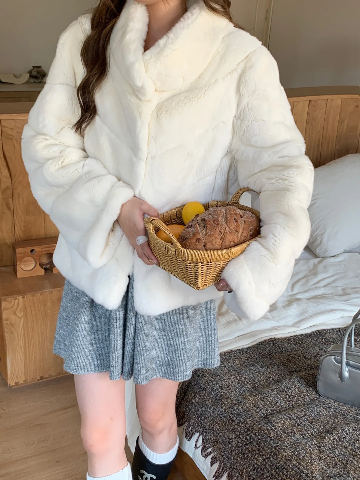 Gentle Milk Rabbit 2025 Autunno/Inverno Nuovo stile, colletto corto rialzato importato cappotto di pelliccia di coniglio rex, cappotto di pelliccia da donna